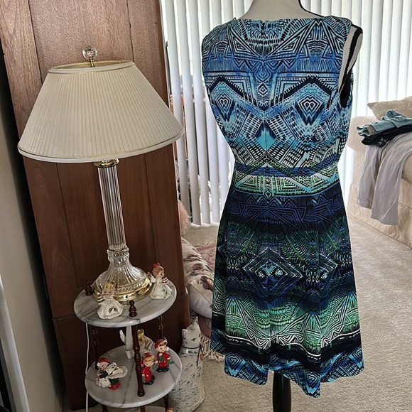 Maggy London Batik Style Fit and Flare Dress     Size 12   Excellent Condition - Picture 3 of 5